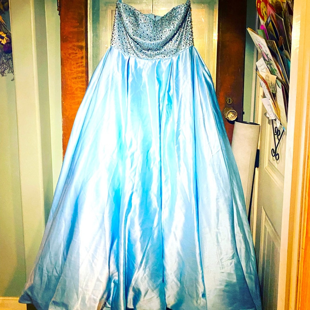 Sherri Hill size 18 Powder blue